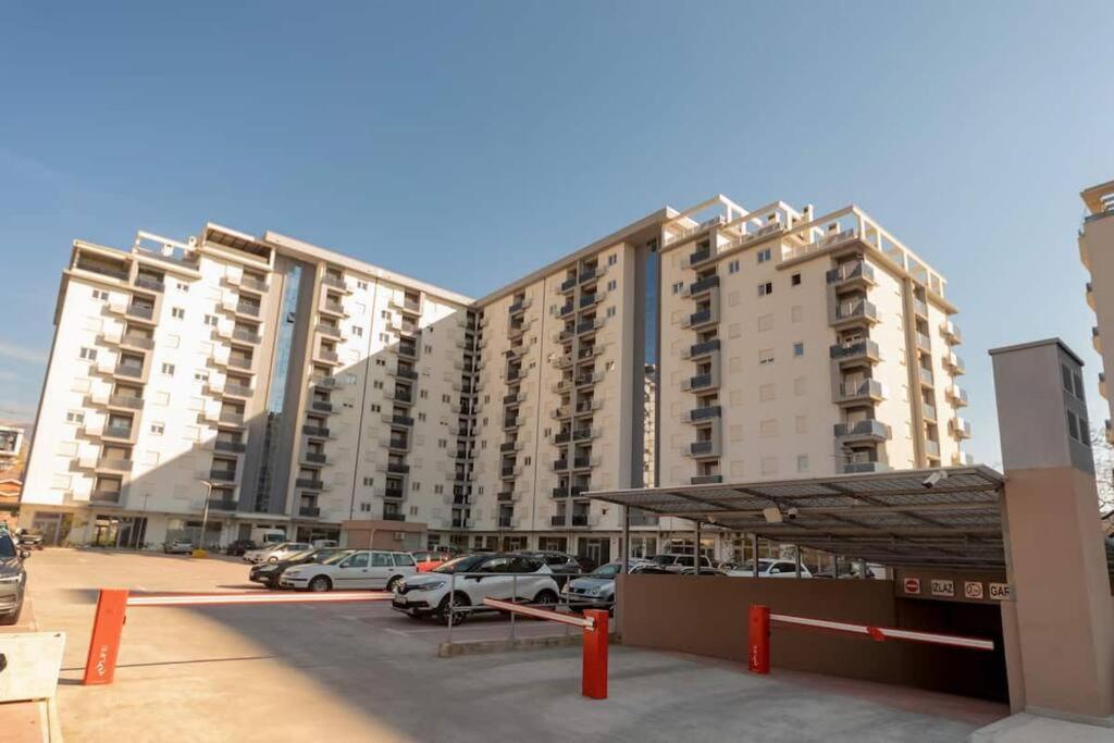 Follow The Sun - 4 Person Apartment Bar Exterior photo