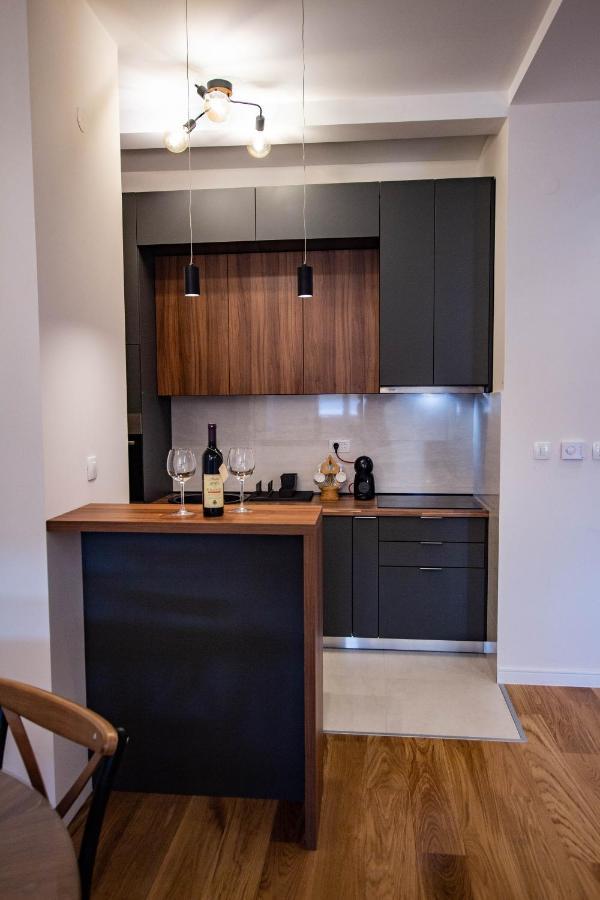 Follow The Sun - 4 Person Apartment Bar Exterior photo